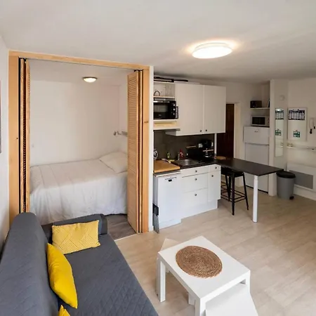 Du Centre Joli Renove Avec Coin Nuit Terrasse Et Parking Prive
